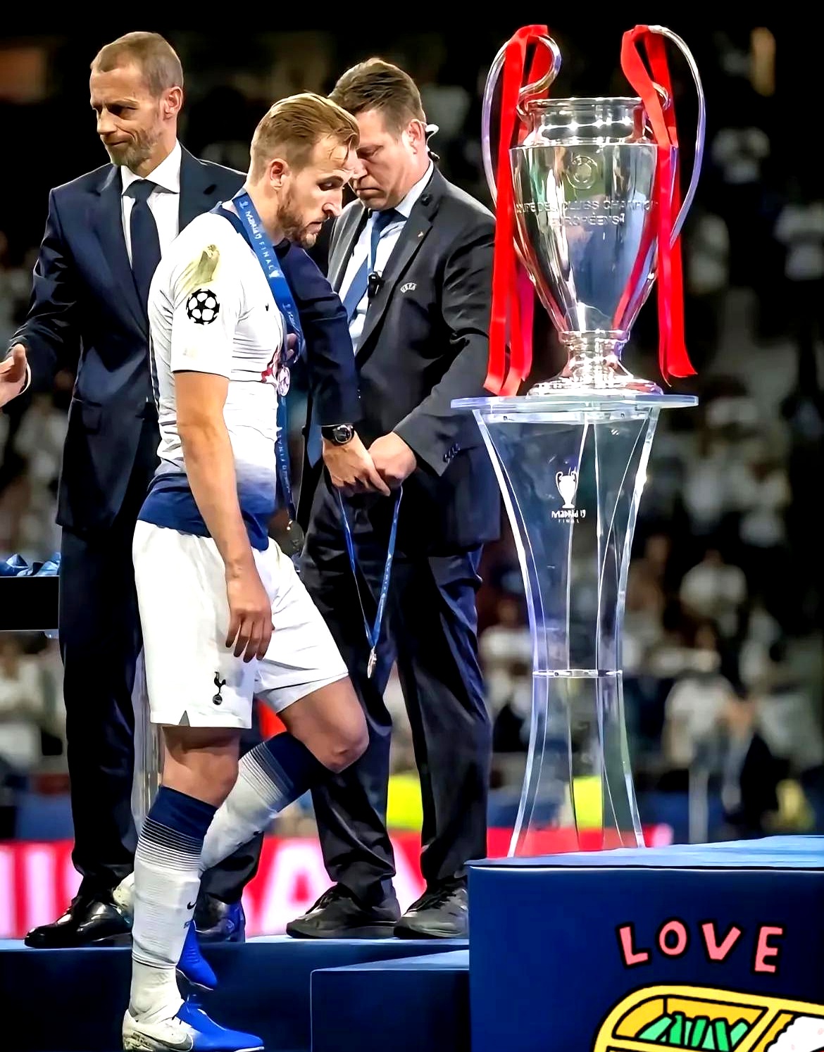 开云体育中国-英超总决赛即将打响，冠军归属成谜