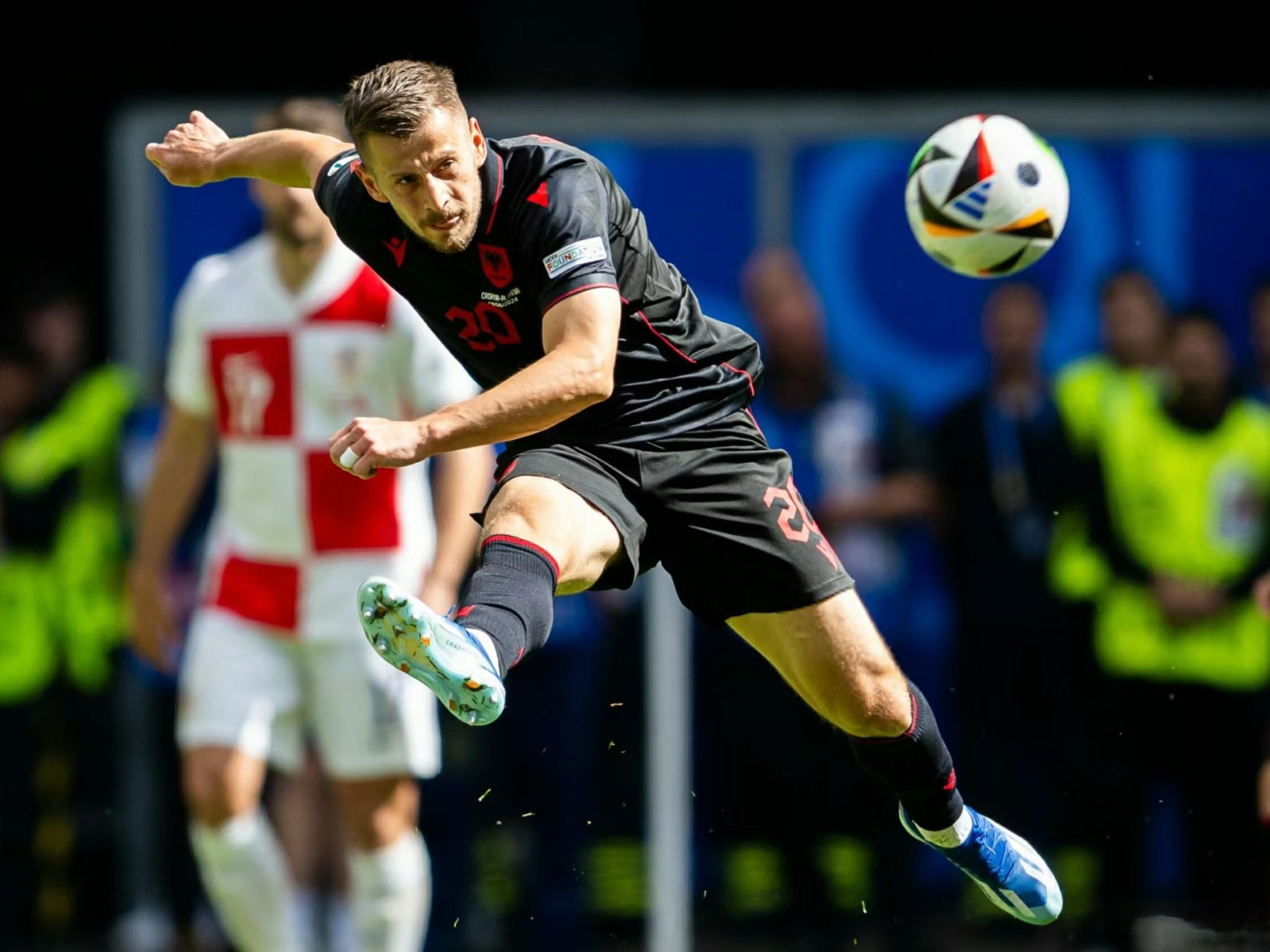 关于冷门频出！欧洲杯战况跌宕起伏的信息