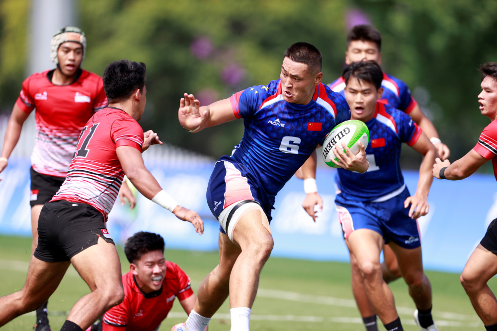 橄榄球决赛震撼开打，巅峰对决引爆全场的简单介绍