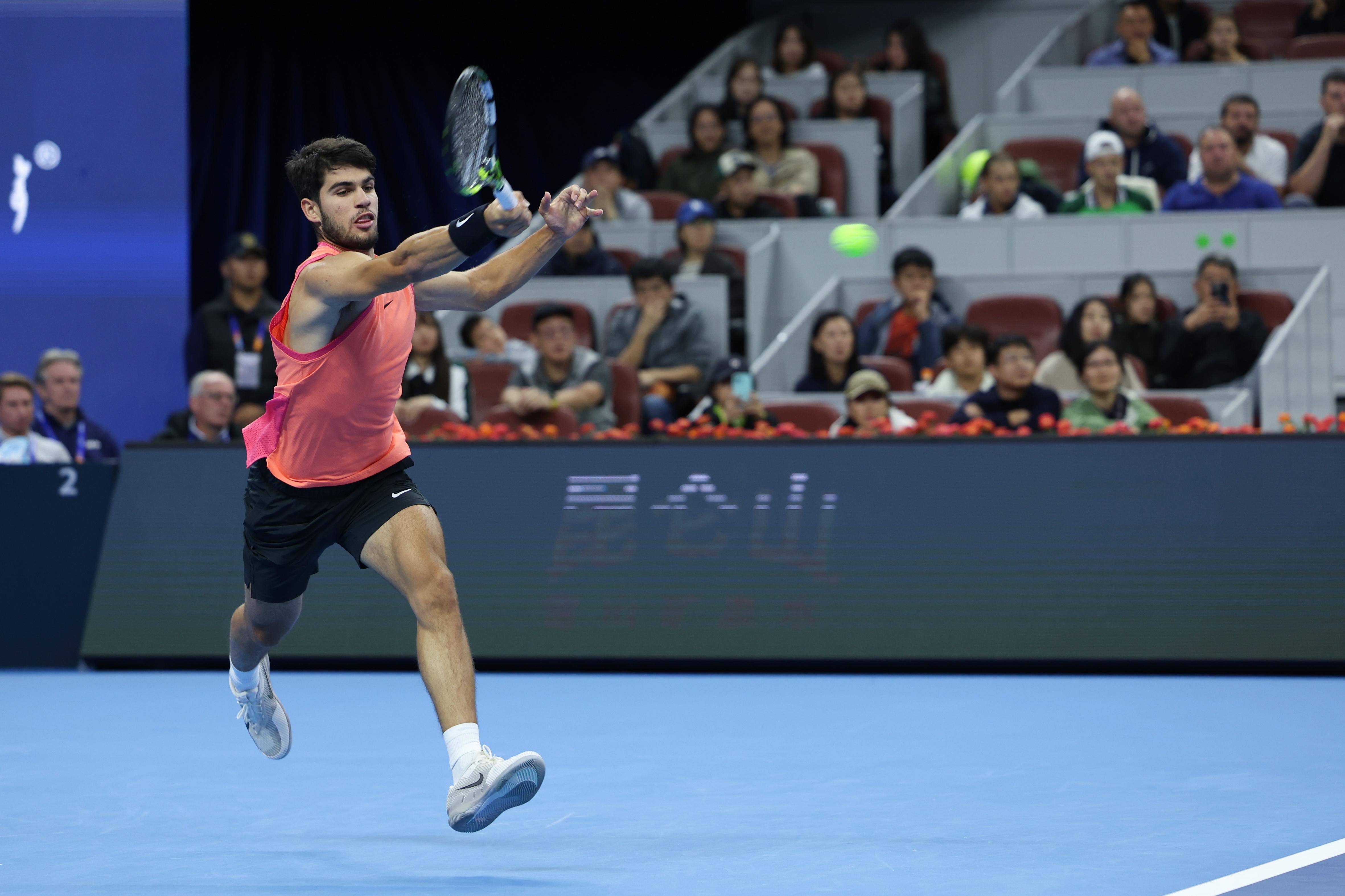 关于美网力克年终总决赛，阿尔卡拉斯点燃赛场的信息