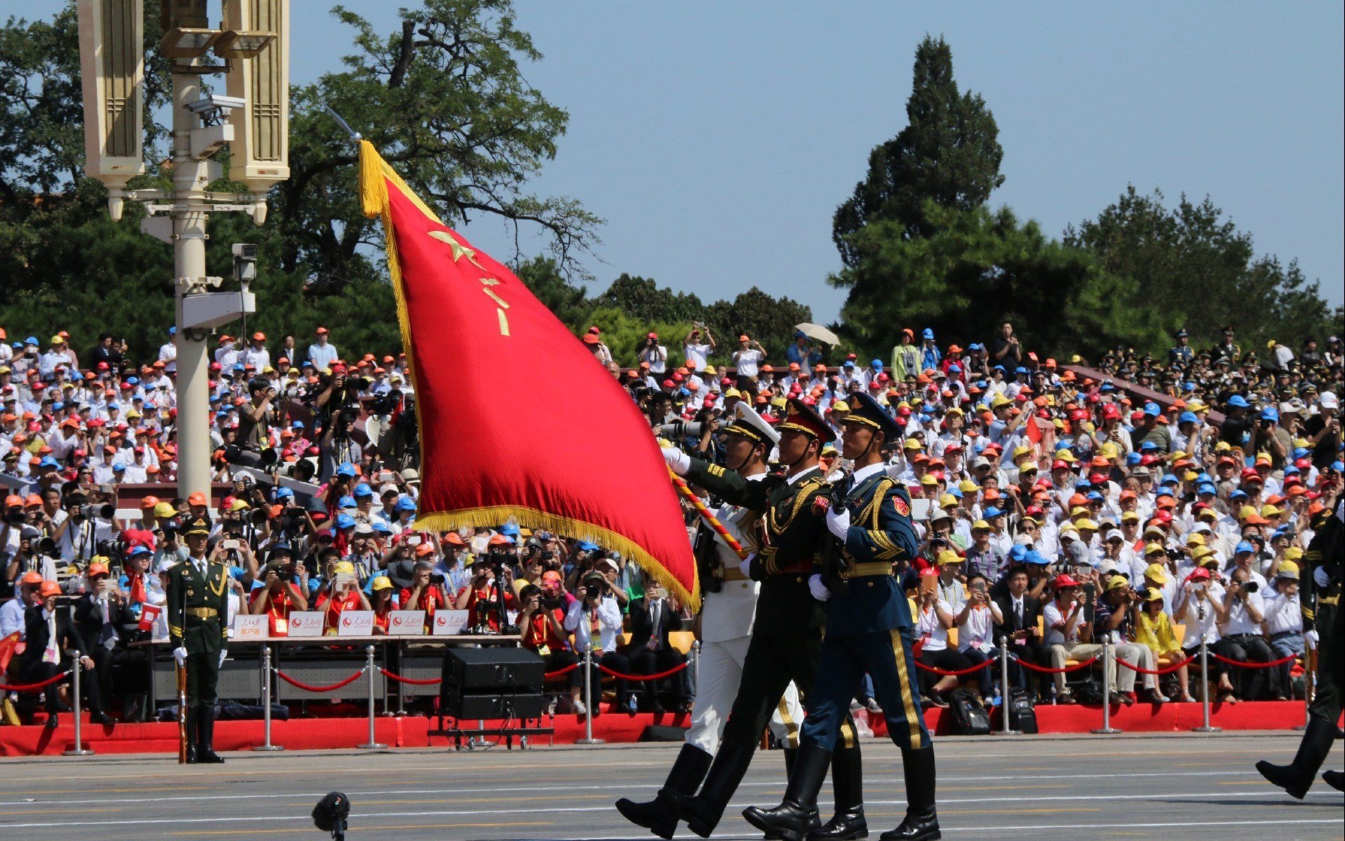 魔改赛场!哈登单骑救主,开拓者跨洋生死战险胜上海大鲨鱼