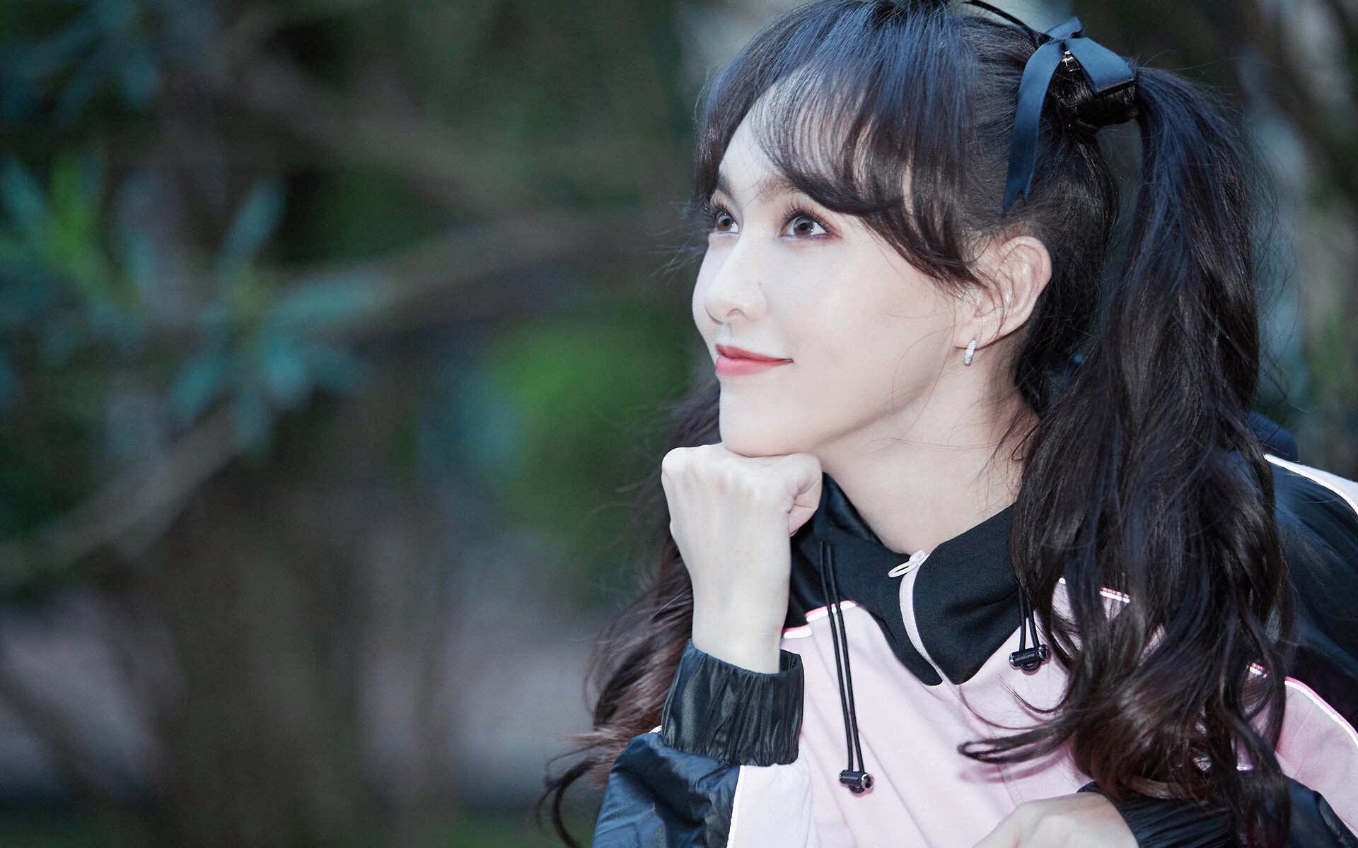 开云体育app-绿茵场与硬木地板的交响，西甲国家德比与太阳争冠战的激情碰撞