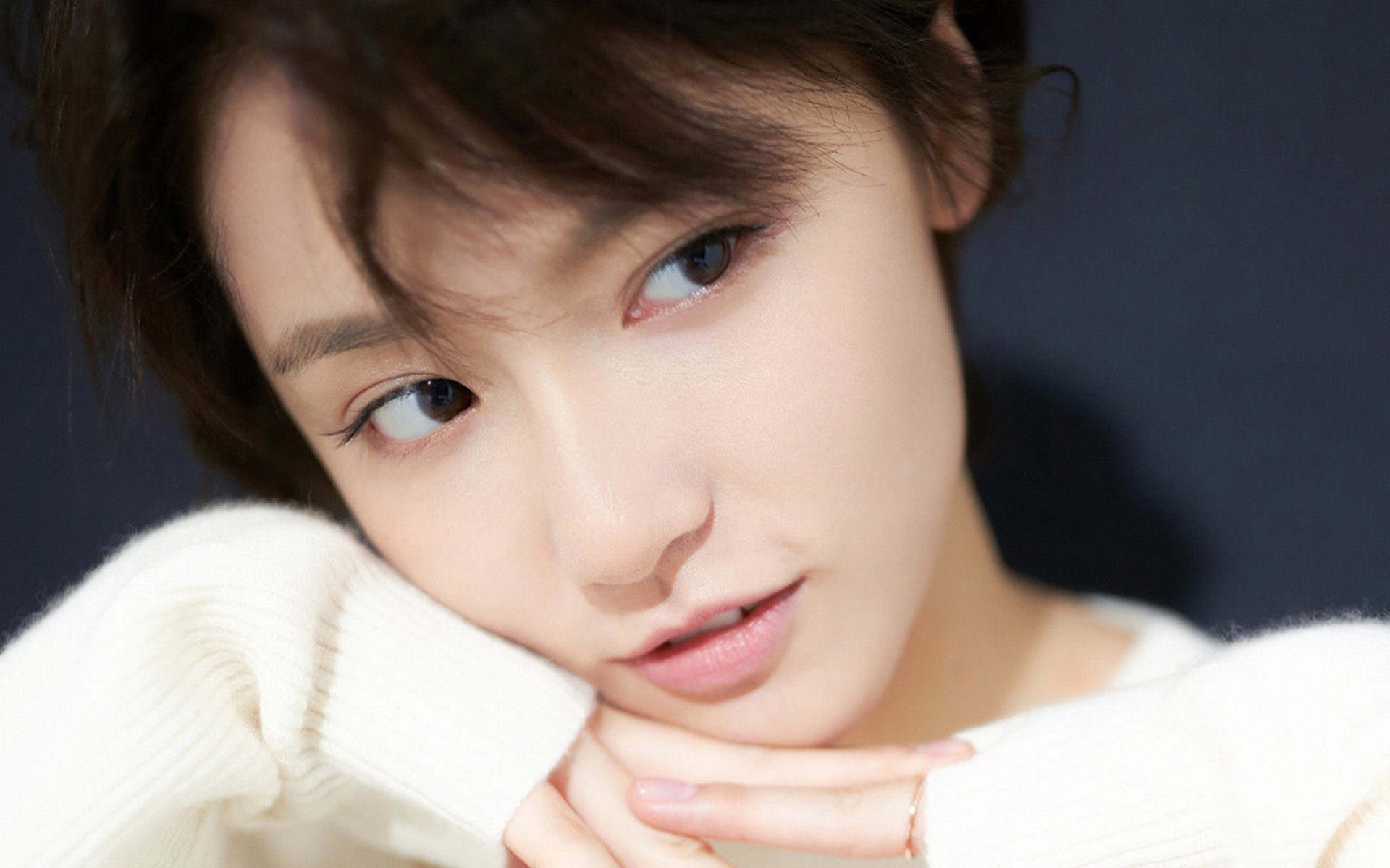 开云体育登录-意外的平行线，当突尼斯在绿茵场爆冷时，迪巴拉在F1街道接管了赛道