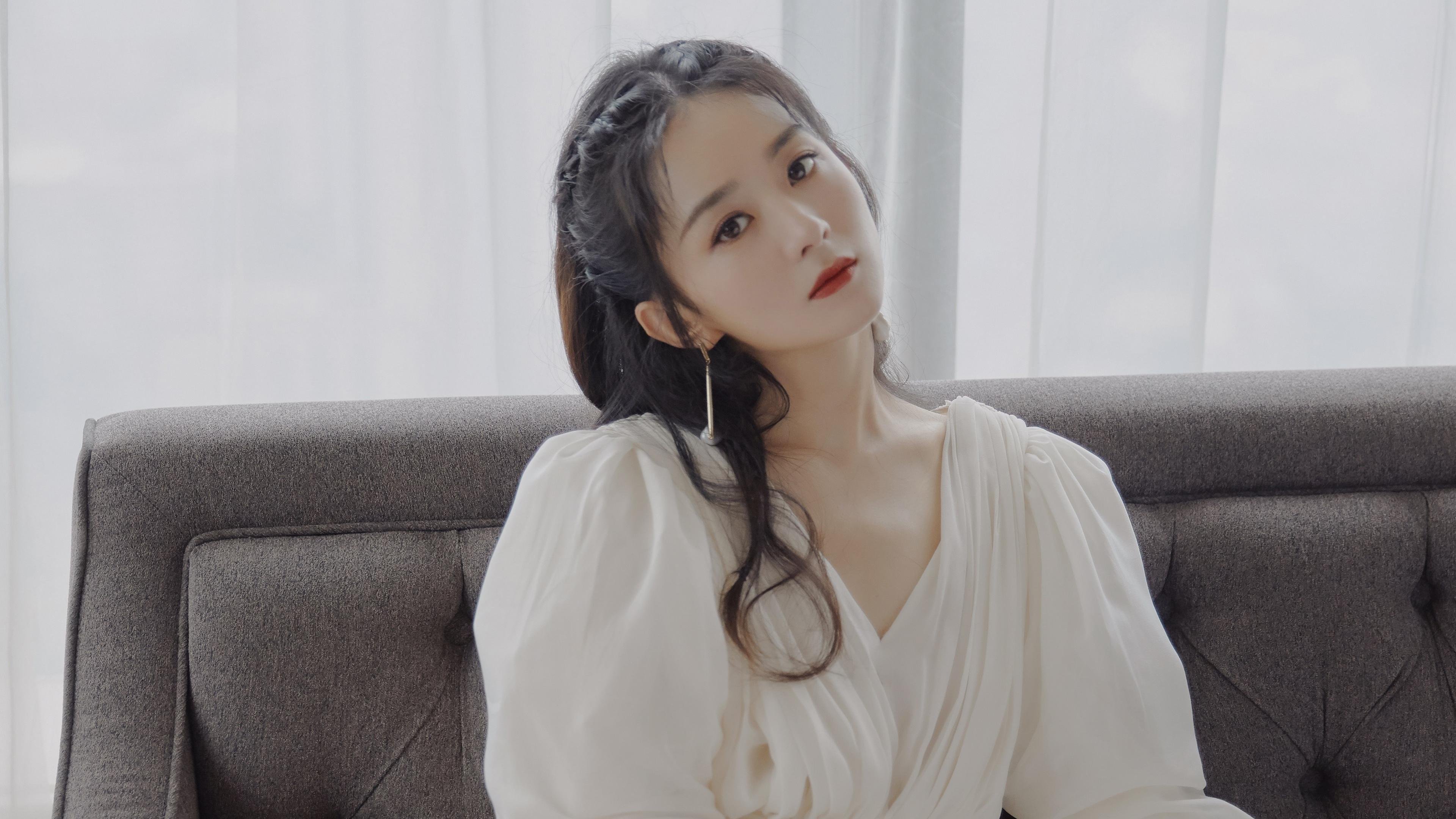 意外的平行线，当突尼斯在绿茵场爆冷时，迪巴拉在F1街道接管了赛道